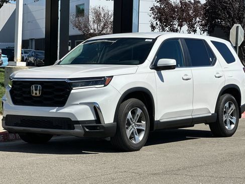 Used 2025 Honda Pilot EX-L image 8
