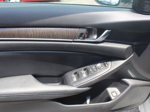 Used 2021 Honda Accord EX image 9