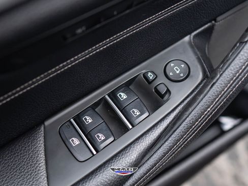 Used 2018 BMW 540i xDrive xDrive M-Sport w/ M Sport Package image 44