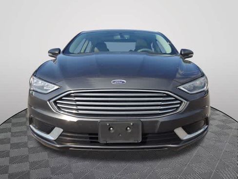 Used 2018 Ford Fusion SE w/ Fusion SE Technology Package FWD image 5