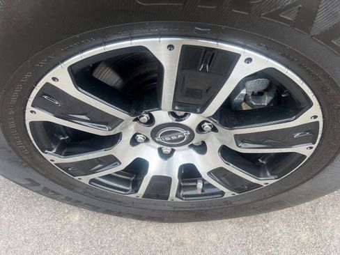 Used 2024 Nissan Titan SV w/ SV Convenience Package image 45