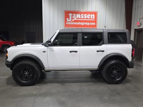 Used 2024 Ford Bronco Wildtrak image 2