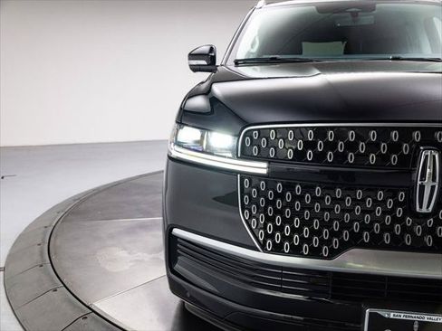 New 2027 Lincoln Navigator Premiere RWD image 10