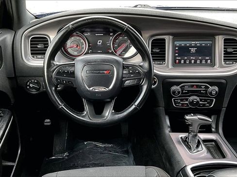 Used 2019 Dodge Charger SXT image 5