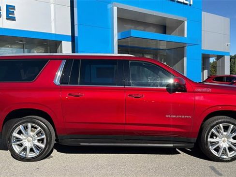 Used 2021 Chevrolet Suburban High Country image 3