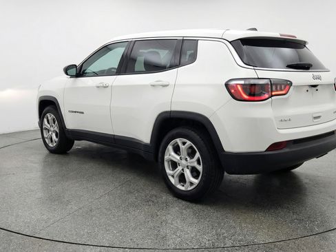 Used 2025 Jeep Compass Latitude AWD/4WD image 6