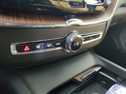 Used 2024 Volvo XC60 B5 Ultimate w/ Protection Package Premier AWD/4WD image 32