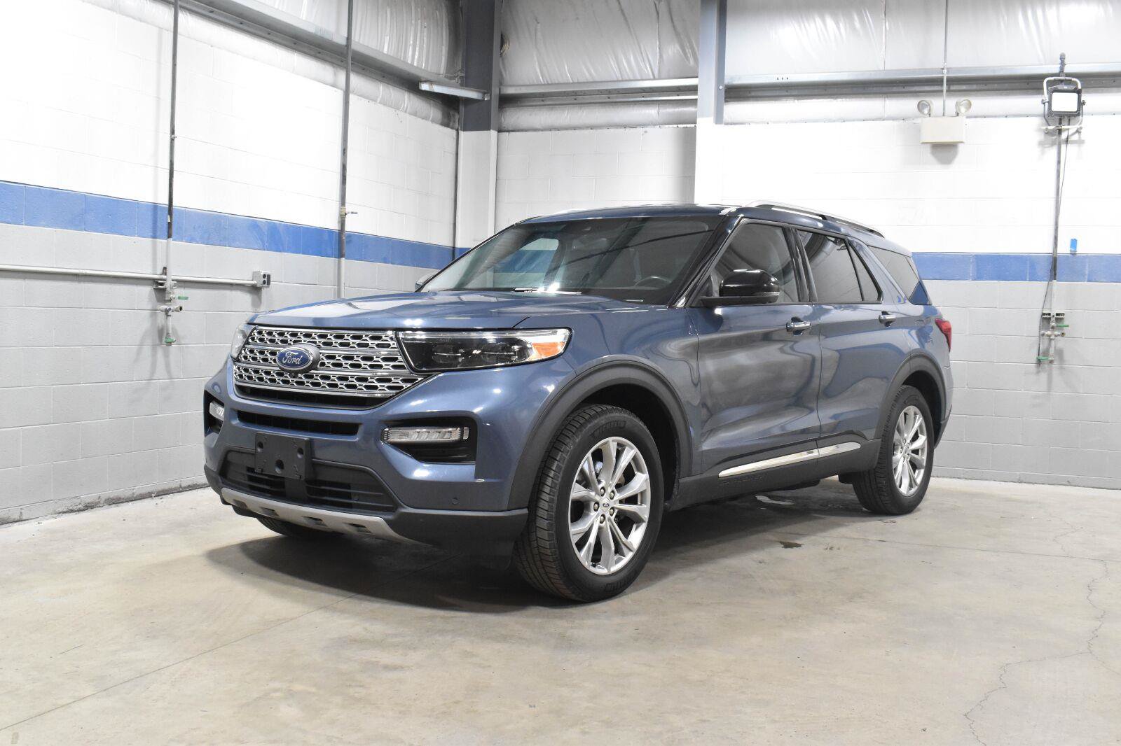 Used 2021 Ford Explorer Limited w/ Equipment Group 301A AWD/4WD image 2