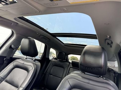 Used 2022 Lincoln Corsair AWD w/ Premium Package image 17