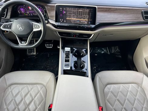 Used 2024 Volkswagen Atlas SEL Premium R-Line image 4