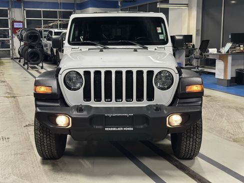 Used 2020 Jeep Wrangler Unlimited Sport image 2