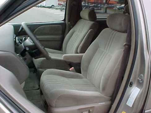 Used 2002 Toyota Sienna LE w/ Symphony Pkg image 11