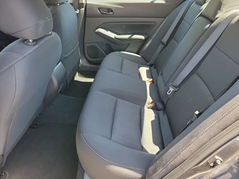 Used 2025 Nissan Altima 2.5 SV image 9