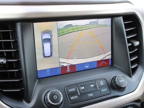 Used 2019 GMC Acadia Denali w/ Technology Package FWD image 16