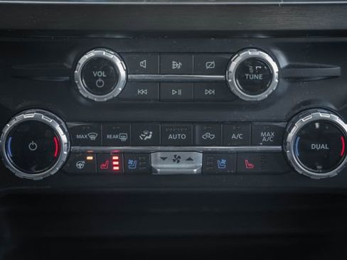 Used 2023 Ford F250 Lariat w/ Chrome Package image 27