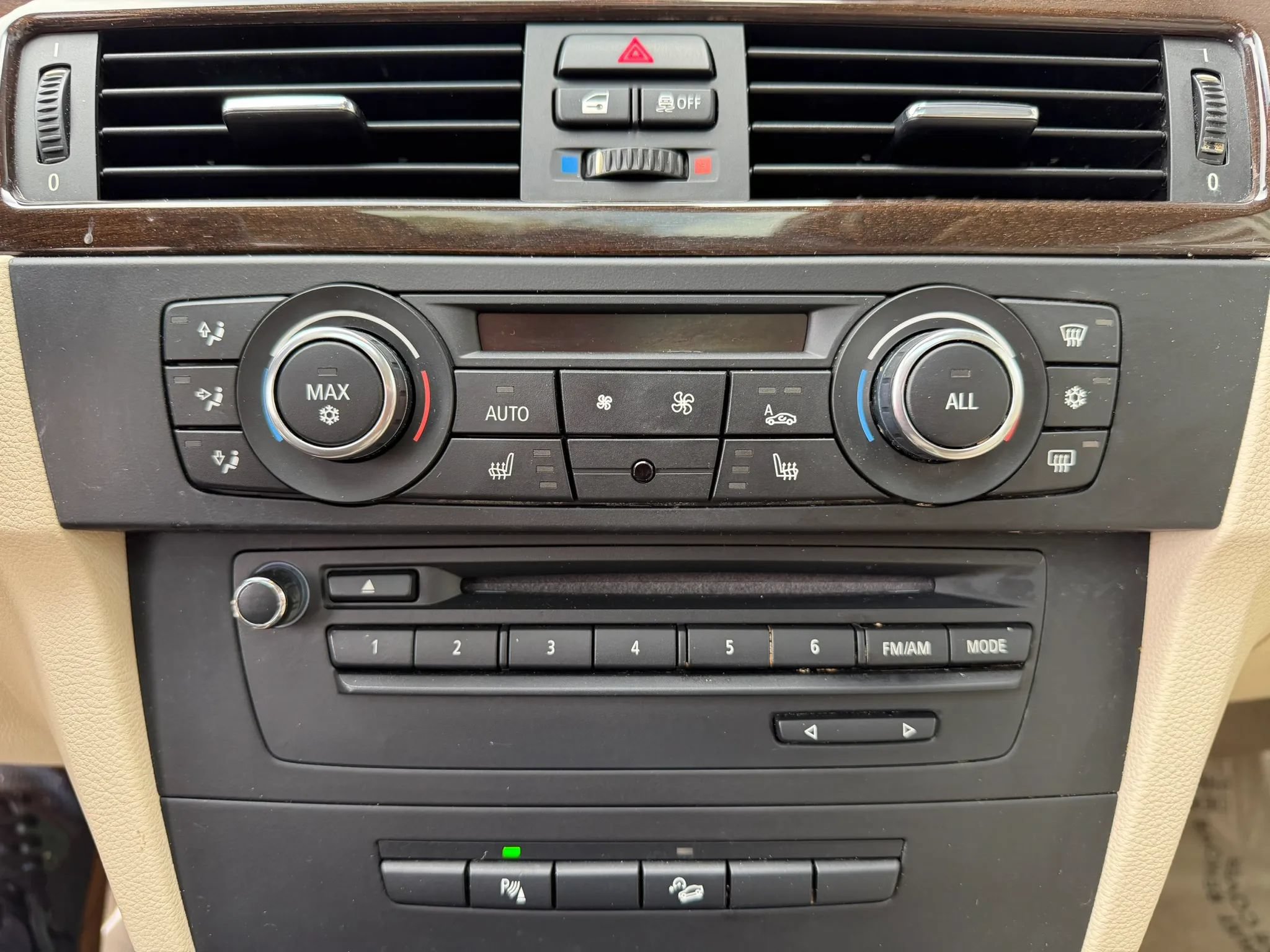 Used 2012 BMW 328i xDrive Coupe AWD/4WD image 17
