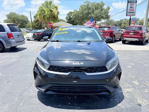 Used 2022 Kia Forte LXS FWD image 2
