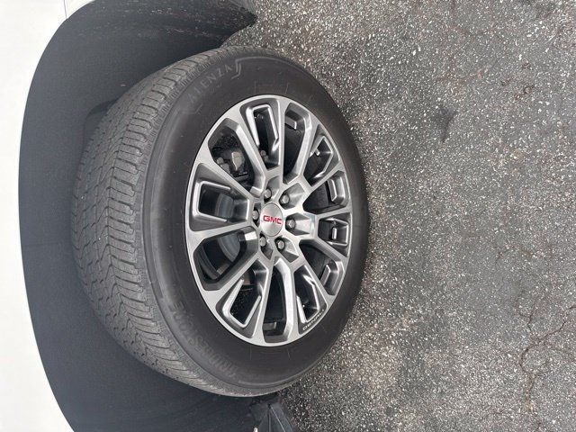 Used 2025 GMC Yukon Denali w/ LPO, Floor Liner Package AWD/4WD image 12