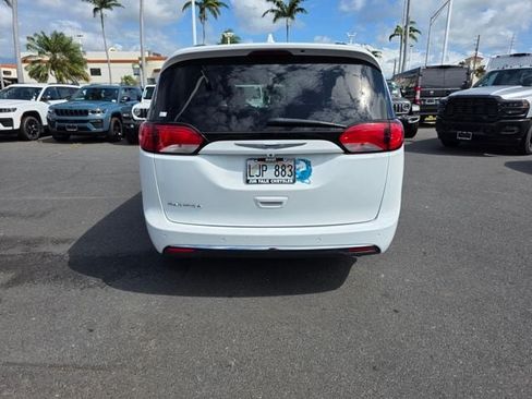 Used 2019 Chrysler Pacifica Touring-L FWD image 6