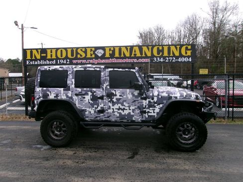 Used 2015 Jeep Wrangler Unlimited Sahara image 7