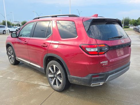 Used 2025 Honda Pilot Touring image 3