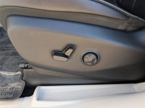 Used 2018 Chrysler Pacifica Limited image 13