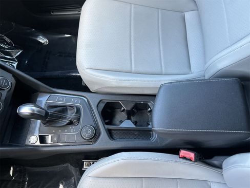 Used 2021 Volkswagen Tiguan SE R-Line image 16