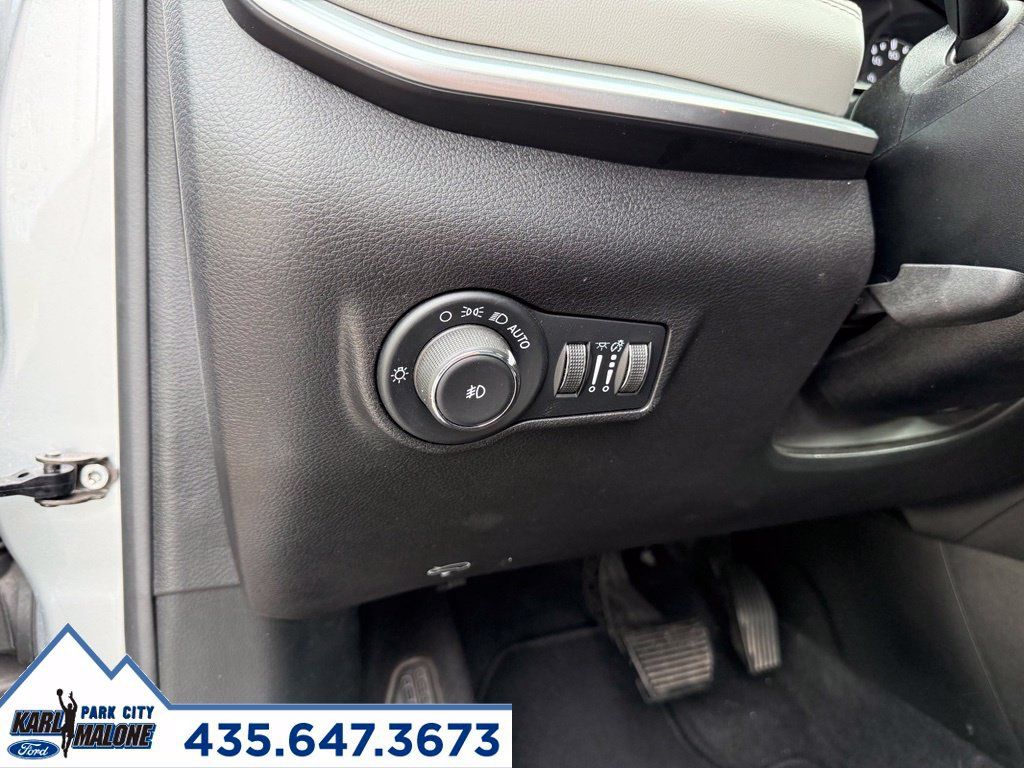 Used 2025 Jeep Compass Limited AWD/4WD image 16