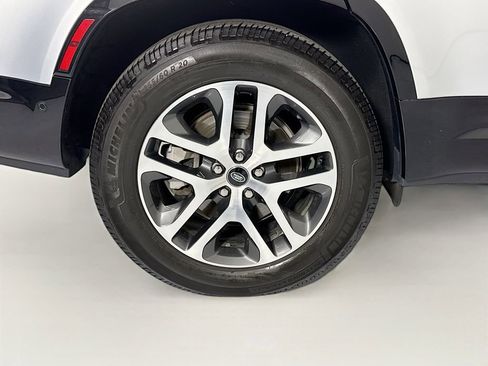 Used 2024 Land Rover Defender 130 X-Dynamic SE image 34