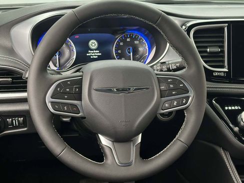 New 2026 Chrysler Pacifica Limited image 25
