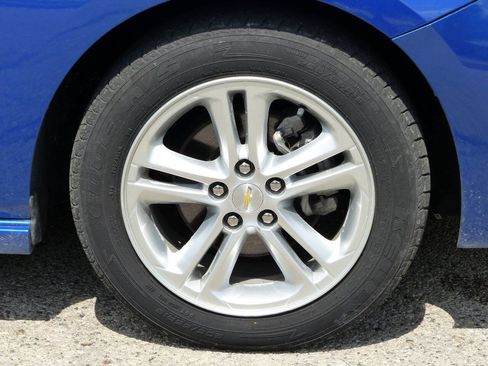 Used 2017 Chevrolet Cruze LT w/ Convenience Package FWD image 12