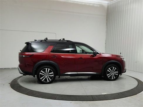 Used 2024 Nissan Pathfinder Platinum w/ Cargo Package image 8