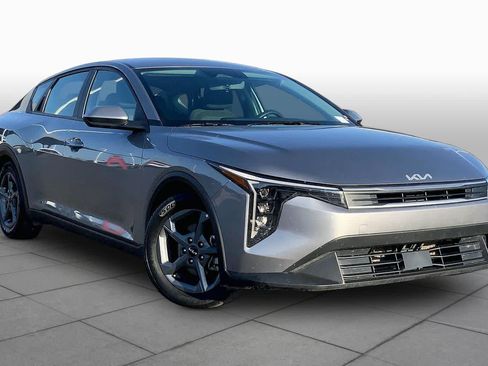 Used 2025 Kia K4 FWD image 3