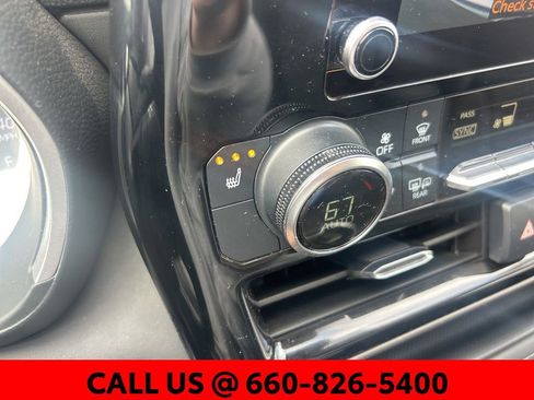 Used 2024 Toyota Highlander XLE AWD/4WD image 26