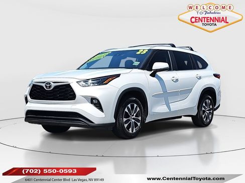Used 2023 Toyota Highlander XLE FWD image 1