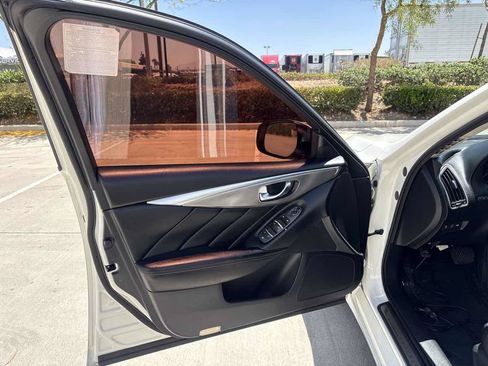 Used 2017 INFINITI Q50 2.0t w/ Moonroof Package RWD image 19