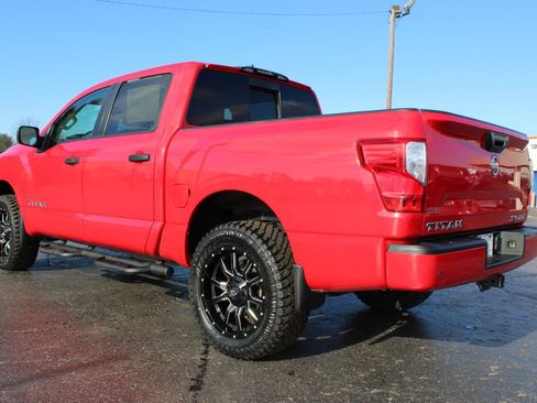 Used 2022 Nissan Titan SV w/ SV Convenience Package AWD/4WD image 10