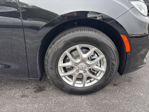 New 2026 Chrysler Pacifica Select image 9