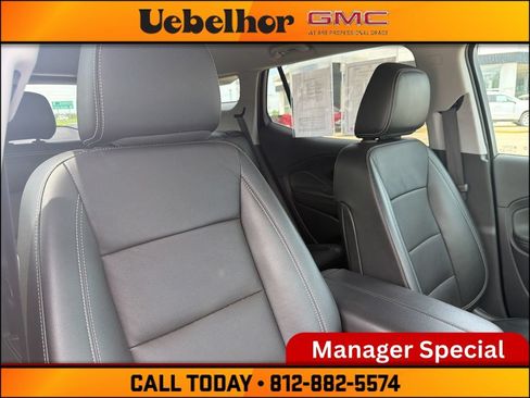 Used 2024 GMC Terrain SLT AWD/4WD image 4