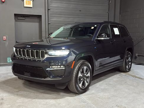 Used 2023 Jeep Grand Cherokee 4WD 4xe image 3