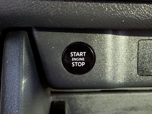 Used 2024 Nissan Rogue SV FWD image 19