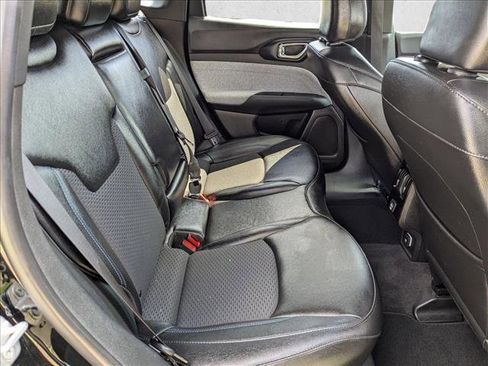 Used 2024 Jeep Compass Latitude image 18