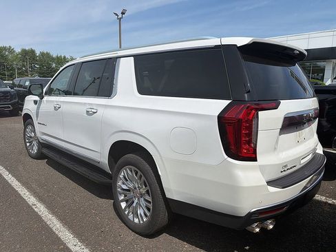 Used 2023 GMC Yukon XL Denali AWD/4WD image 2