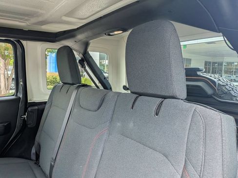 Used 2024 Jeep Wrangler Unlimited Rubicon AWD/4WD image 29