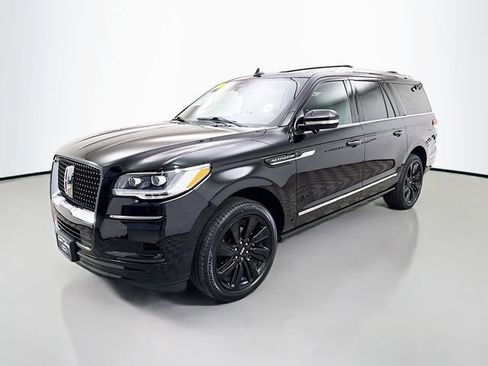 Used 2023 Lincoln Navigator L Reserve AWD/4WD image 3