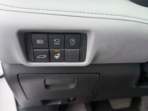 Used 2023 Toyota Highlander Limited image 16