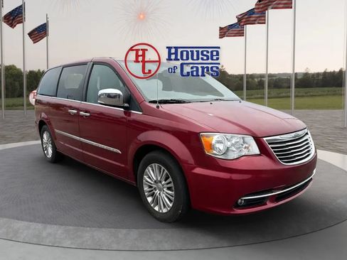 Used 2016 Chrysler Town & Country Touring-L FWD image 3