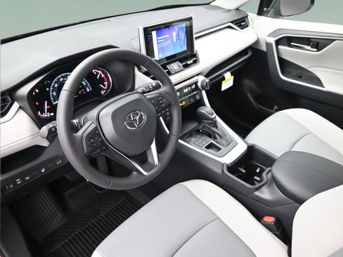 Used 2025 Toyota RAV4 XLE Premium w/ Weather Package AWD/4WD image 29