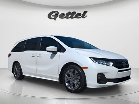 Used 2025 Honda Odyssey Touring image 3
