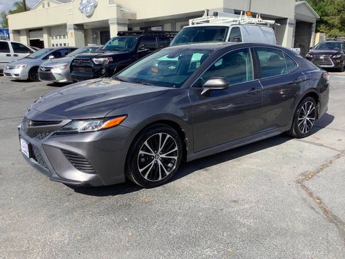 Used 2020 Toyota Camry SE w/ Carpet Mat Package FWD image 19